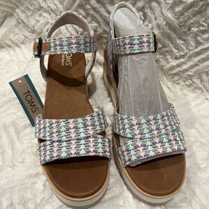 TOMS MISSES LOUISA PLATFORM SANDALS SIZE 8.5 NWT!